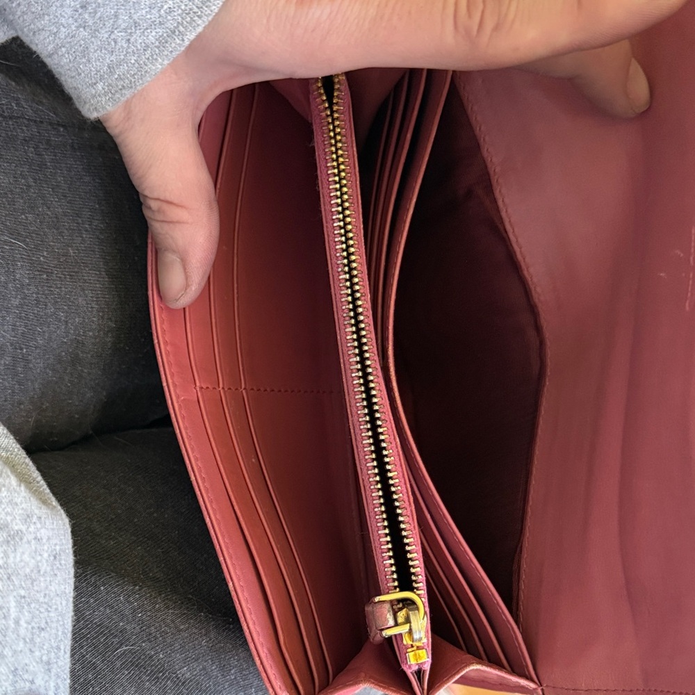 Miu Miu Pink Croc-Embossed Leather Wallet - Picture 7 of 10